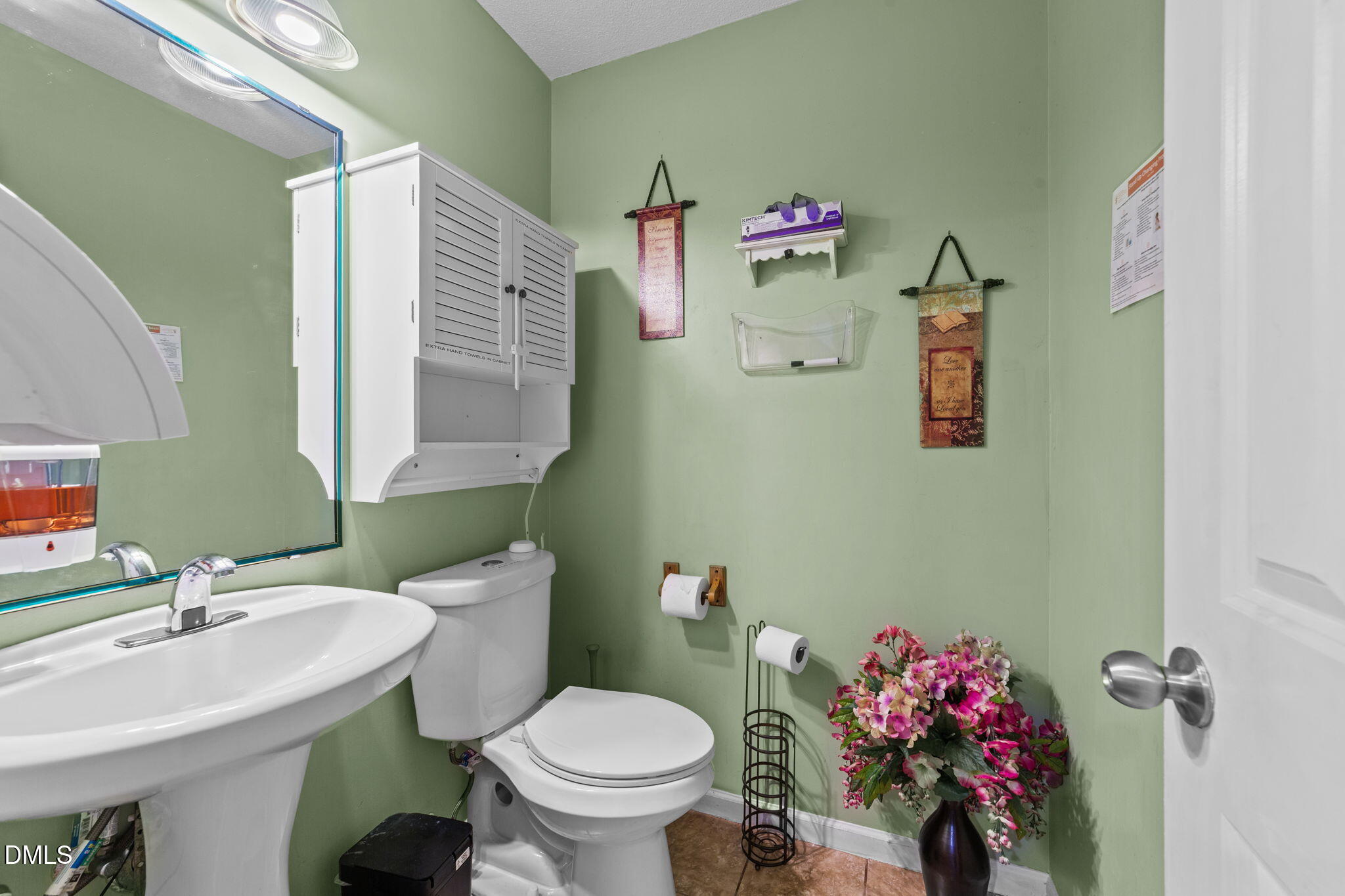 135 Oakton Ridge Place Garner, NC 27529 - Photo 5 of 40 a bathroom with a sink mirror and toilet