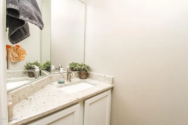 $3,700 | 907 East San Remo Avenue, Gilbert, AZ 85234