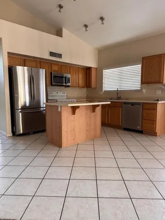 $2,550 | 979 East Brentrup Drive, Tempe, AZ 85283
