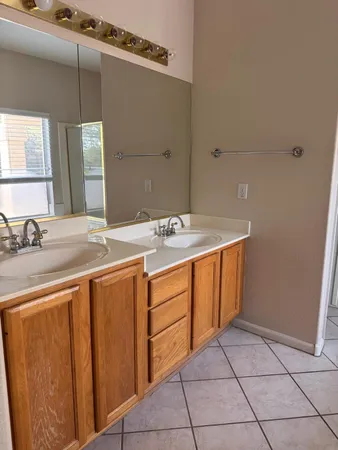$2,550 | 979 East Brentrup Drive, Tempe, AZ 85283