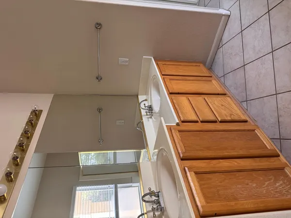 $2,550 | 979 East Brentrup Drive, Tempe, AZ 85283
