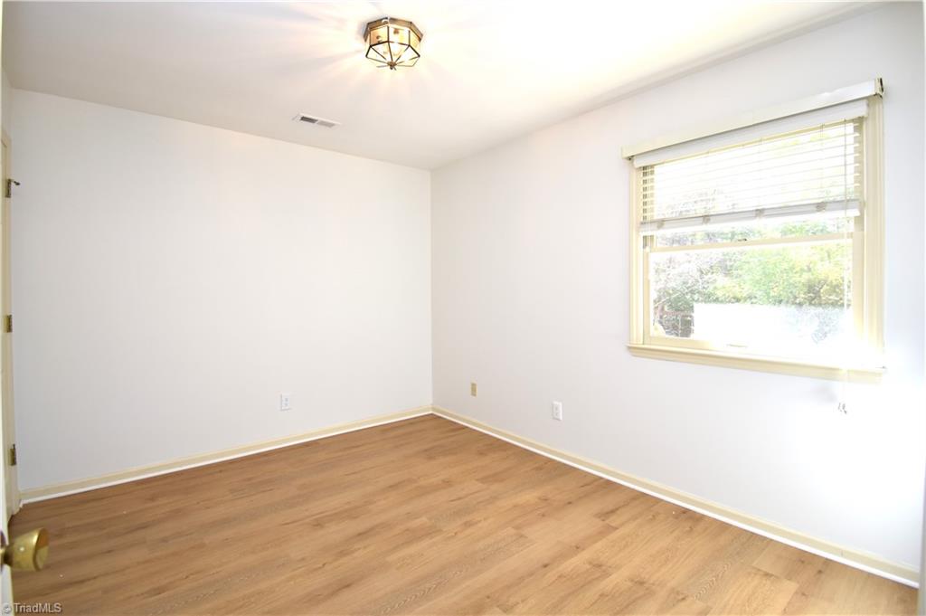 422 Wildwood Lane Graham, NC 27253 - Photo 16 of 22 Guest bedroom #2