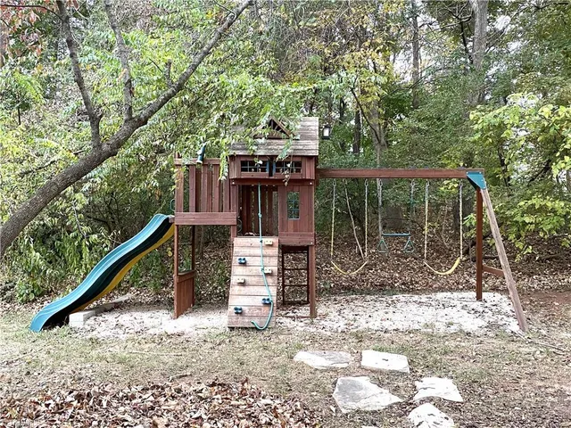 $2,100 | 422 Wildwood Lane, Graham, NC 27253