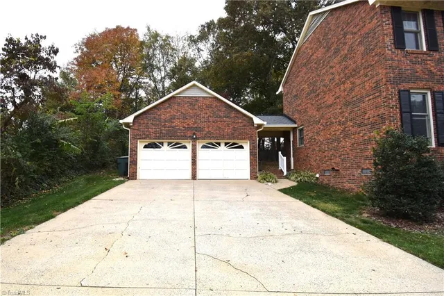 $2,100 | 422 Wildwood Lane, Graham, NC 27253