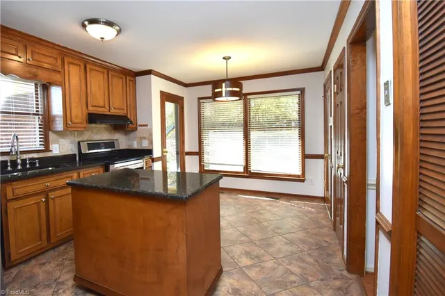 $2,100 | 422 Wildwood Lane, Graham, NC 27253