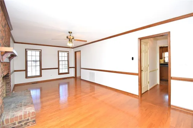 $2,100 | 422 Wildwood Lane, Graham, NC 27253