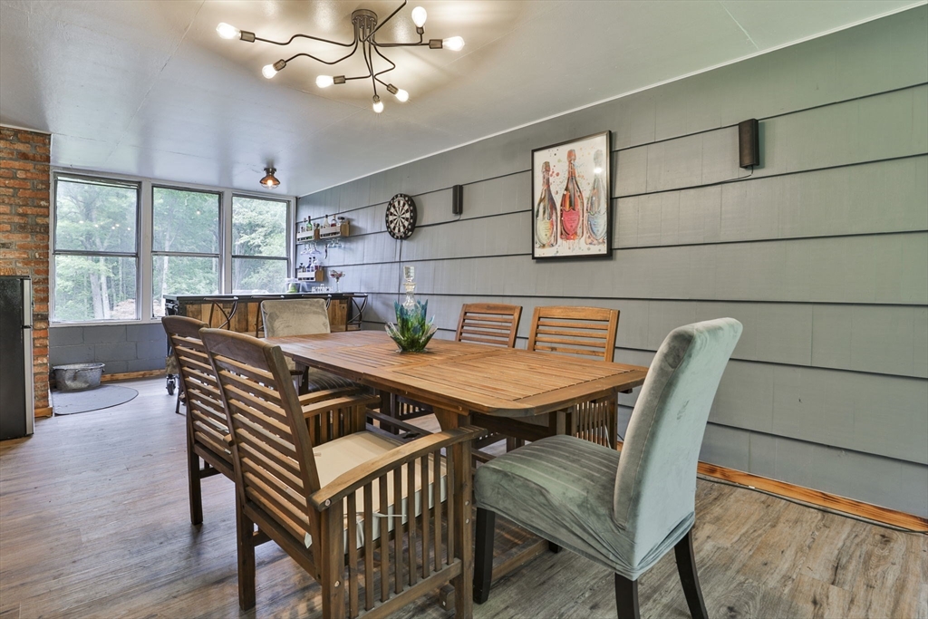 168 East Haynes Road Townsend, MA 01469 - Photo 18 of 23 a dining room with furniture and window