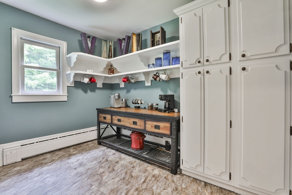 168 East Haynes Road Townsend, MA 01469 - Photo 7 of 23 a room with musical instruments