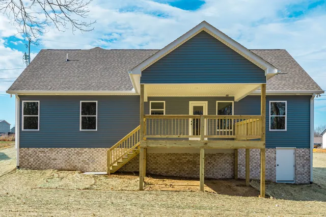 a house view with a outdoor space