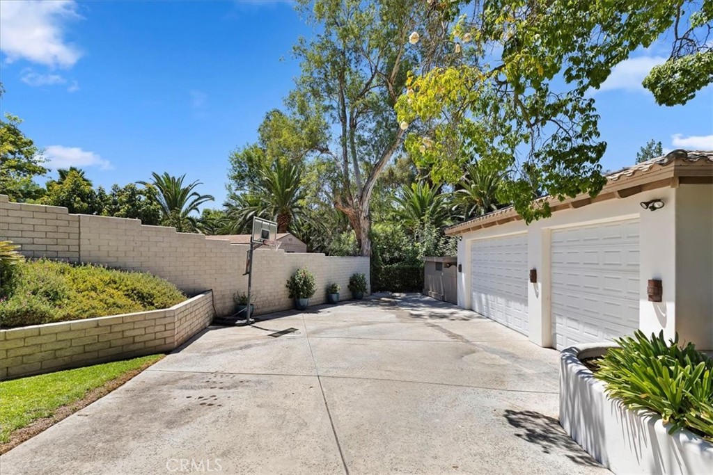 2100 Hathaway Place Riverside, CA 92506 - Photo 68 of 74 a view of a backyard with plants and a tree