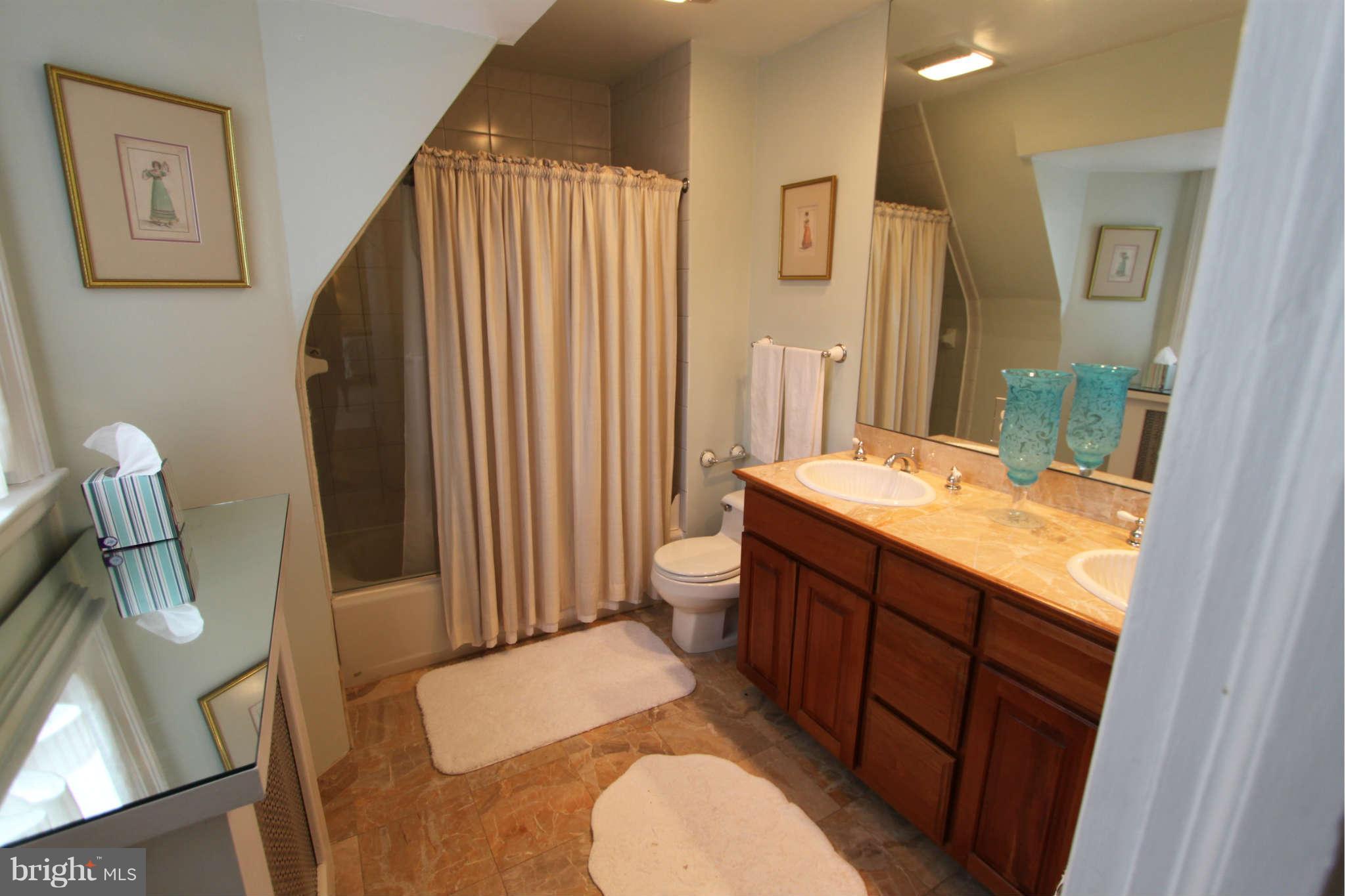 3911 Juniper Road Baltimore, MD 21218 - Photo 14 of 22 Bath (Master)