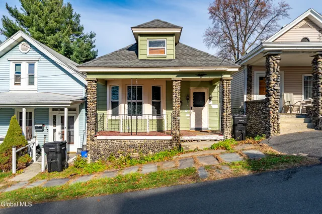 $147,500 | 9 House Avenue, Troy, NY 12180