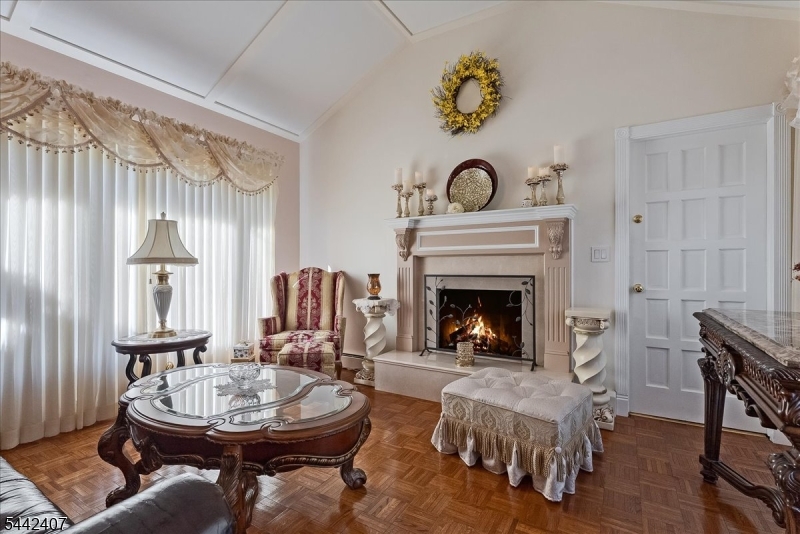 8 Alyson Drive Fairfield, NJ 07004 - Photo 6 of 34
