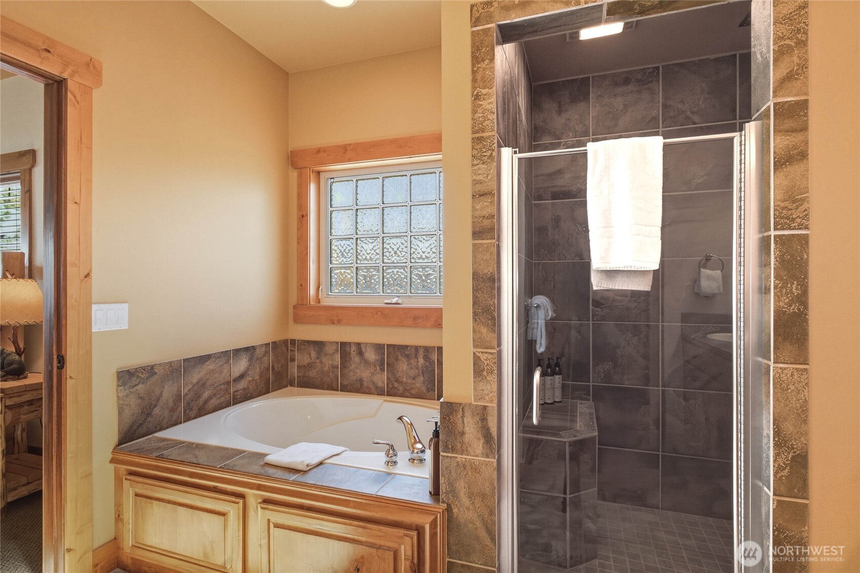 915 South Lakeshore Road Chelan, WA 98816 - Photo 35 of 40
