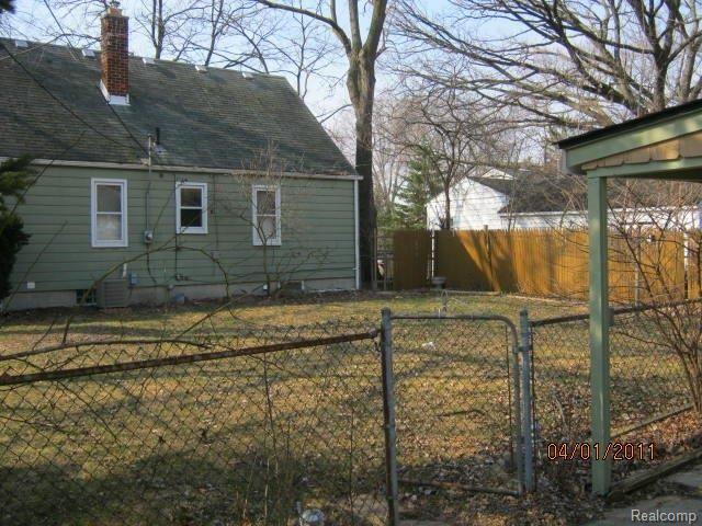3602 Normandy Road Royal Oak, MI 48073 - Photo 3 of 16 Backyard