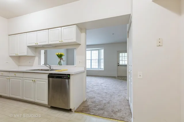 $282,500 | 4 Arboretum Drive, Lombard, IL 60148