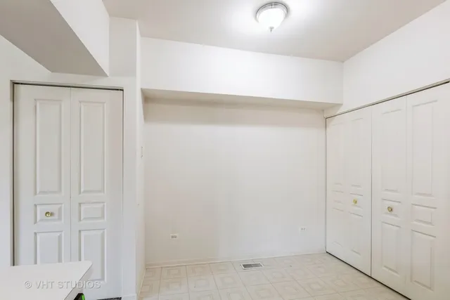 $282,500 | 4 Arboretum Drive, Lombard, IL 60148