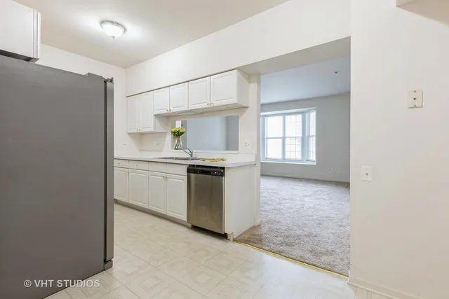 $282,500 | 4 Arboretum Drive, Lombard, IL 60148