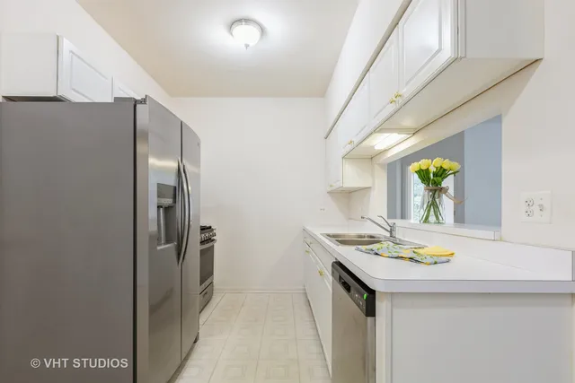 $282,500 | 4 Arboretum Drive, Lombard, IL 60148