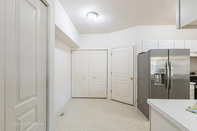 $282,500 | 4 Arboretum Drive, Lombard, IL 60148