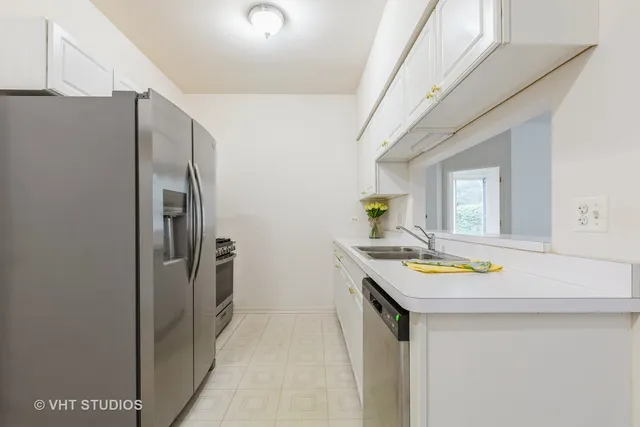 $282,500 | 4 Arboretum Drive, Lombard, IL 60148