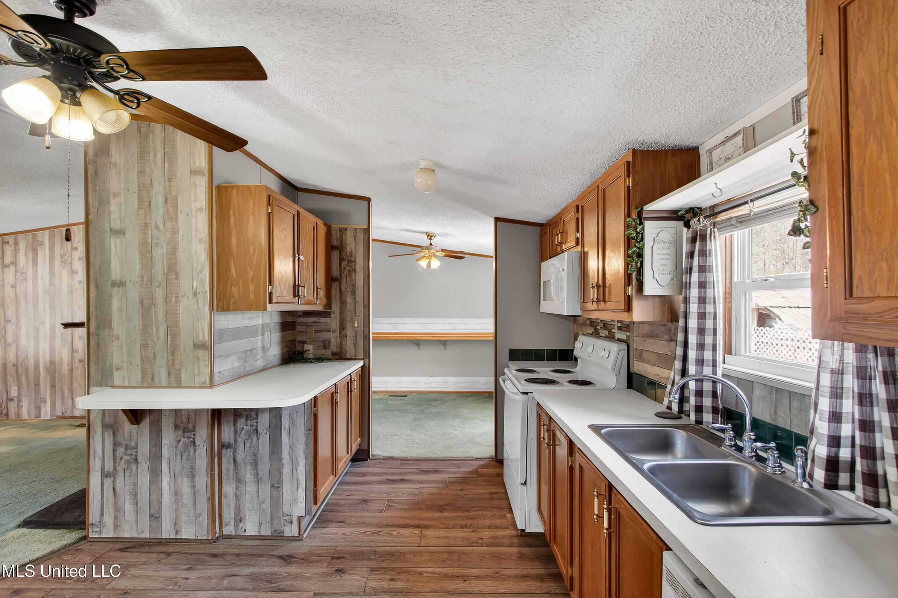 121 Lavelle Odom Road Poplarville, MS 39470 - Photo 4 of 54 11-010