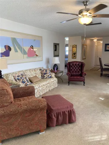 $1,700 | 5521 80th Street North, Unit 215, St. Petersburg, FL 33709