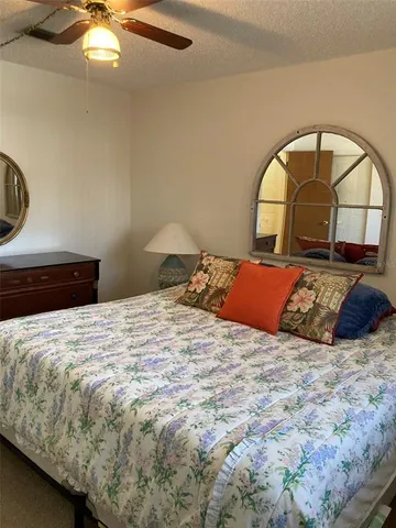 $1,700 | 5521 80th Street North, Unit 215, St. Petersburg, FL 33709