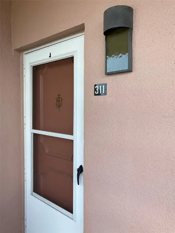 $1,700 | 5521 80th Street North, Unit 215, St. Petersburg, FL 33709