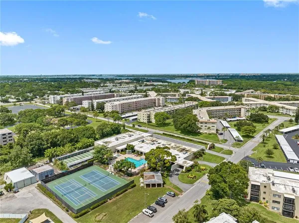 $1,500 | 5521 80th Street North, Unit 215, St. Petersburg, FL 33709