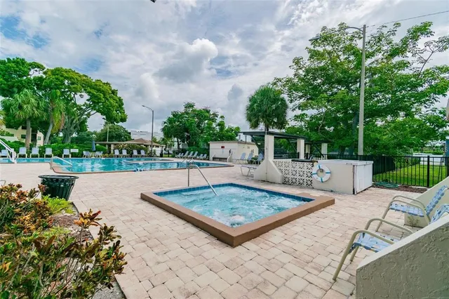 $1,700 | 5521 80th Street North, Unit 215, St. Petersburg, FL 33709