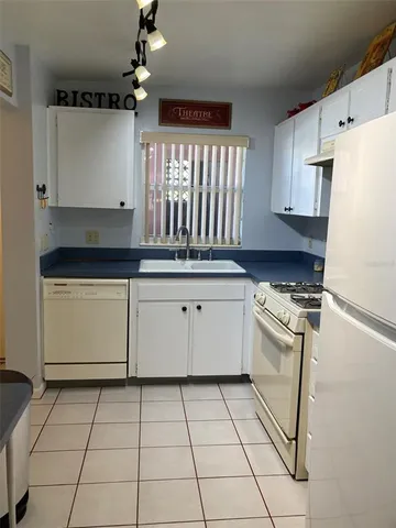 $1,700 | 5521 80th Street North, Unit 215, St. Petersburg, FL 33709