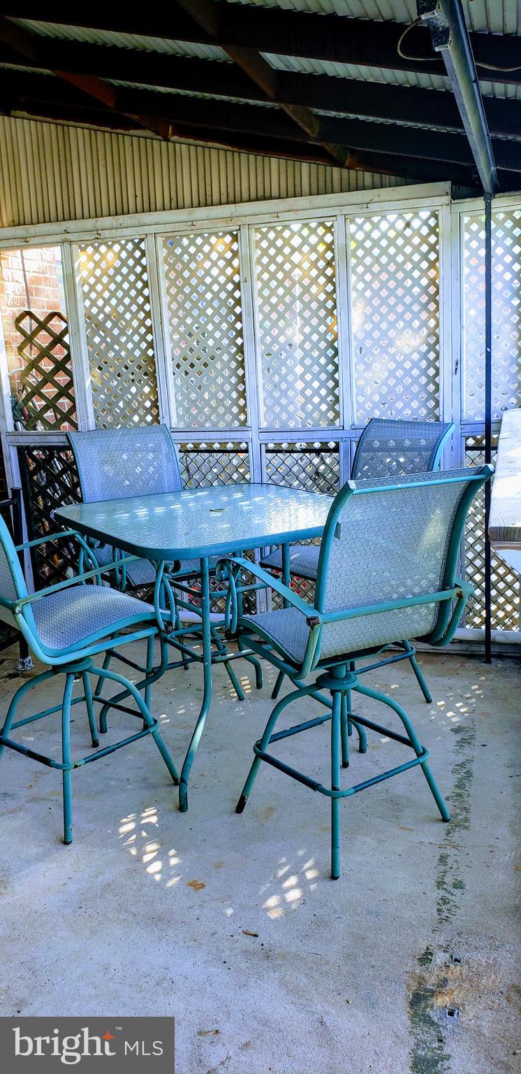 460 Westfield Road Dundalk, MD 21222 - Photo 19 of 23 Table and chairs stay!