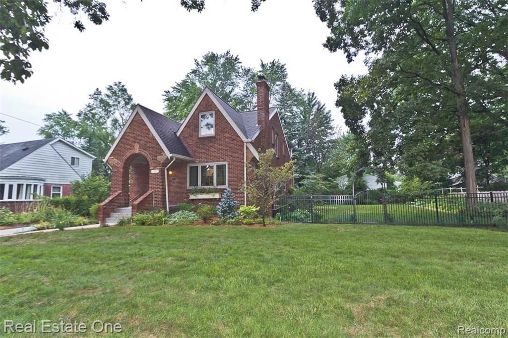3947 Wakefield Road Berkley, MI 48072 - Photo 1 of 40