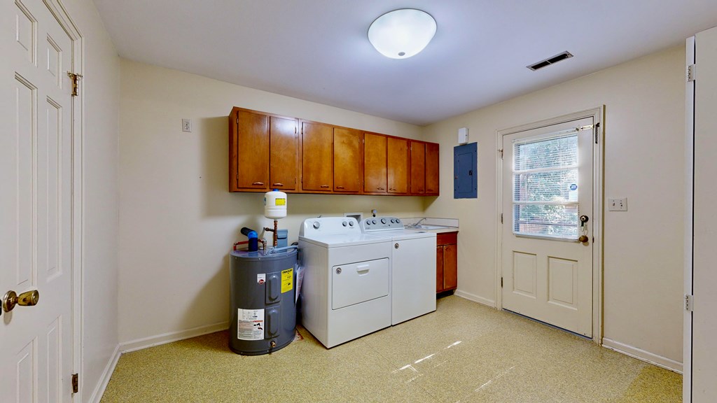 13952 Cross Creek Road Upatoi, GA 31829 - Photo 29 of 79 Laundry & Pantry Closet