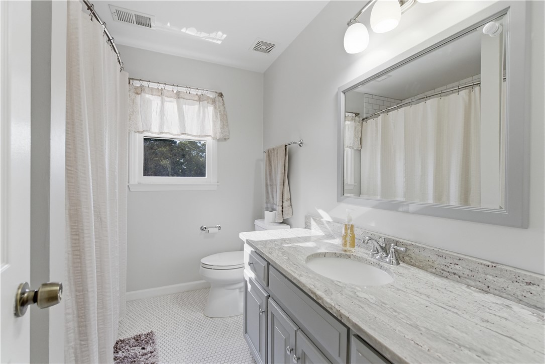 114 Halifax Road Easley, SC 29642 - Photo 22 of 32 Full bathroom #3