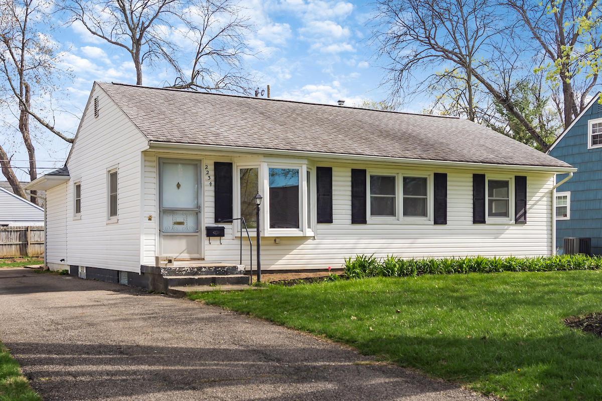 2234 Bristol Road Columbus, OH 43221 - Photo 2 of 33
