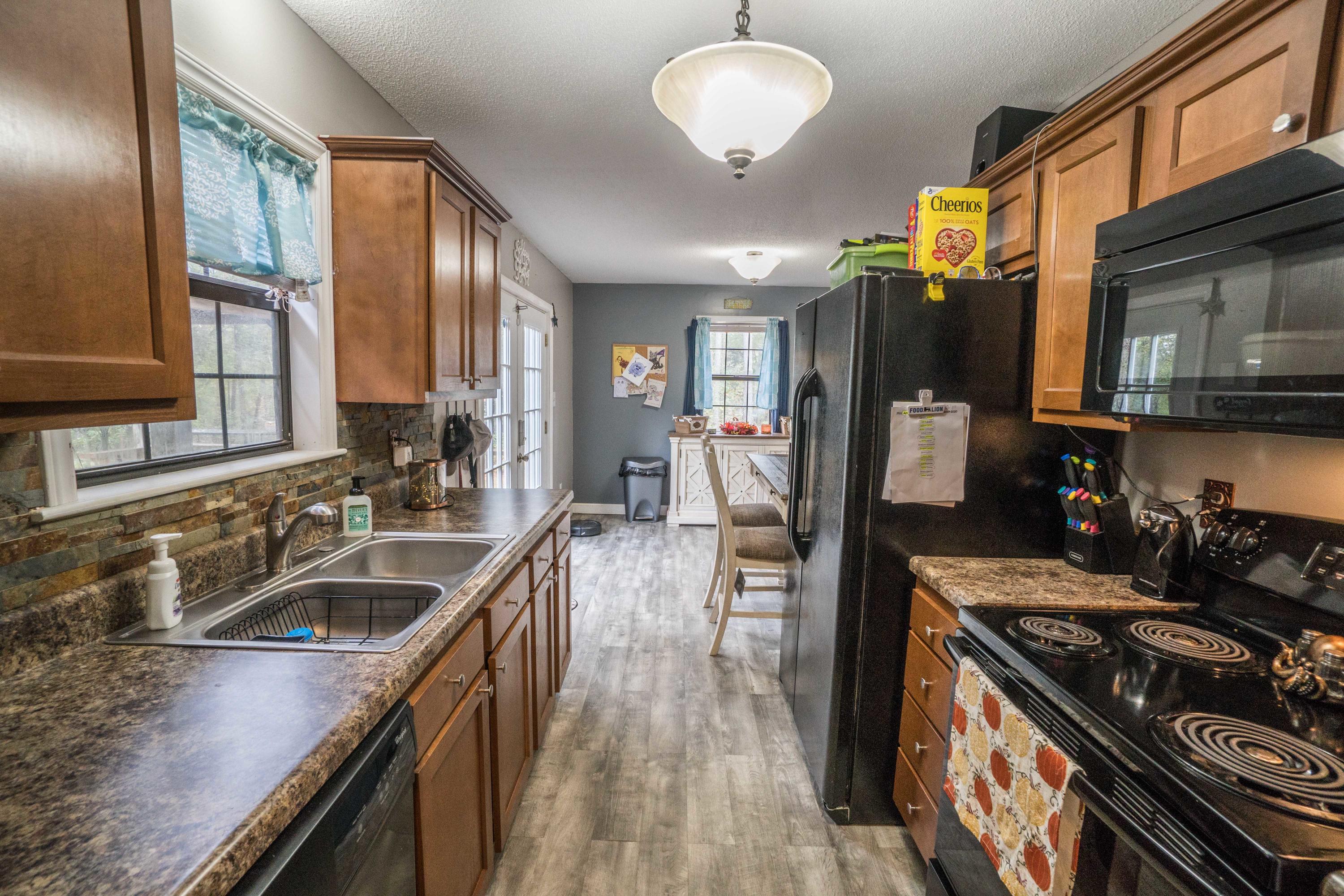 1486 Wapiti Run Road Moneta, VA 24121 - Photo 22 of 34 Kitchen