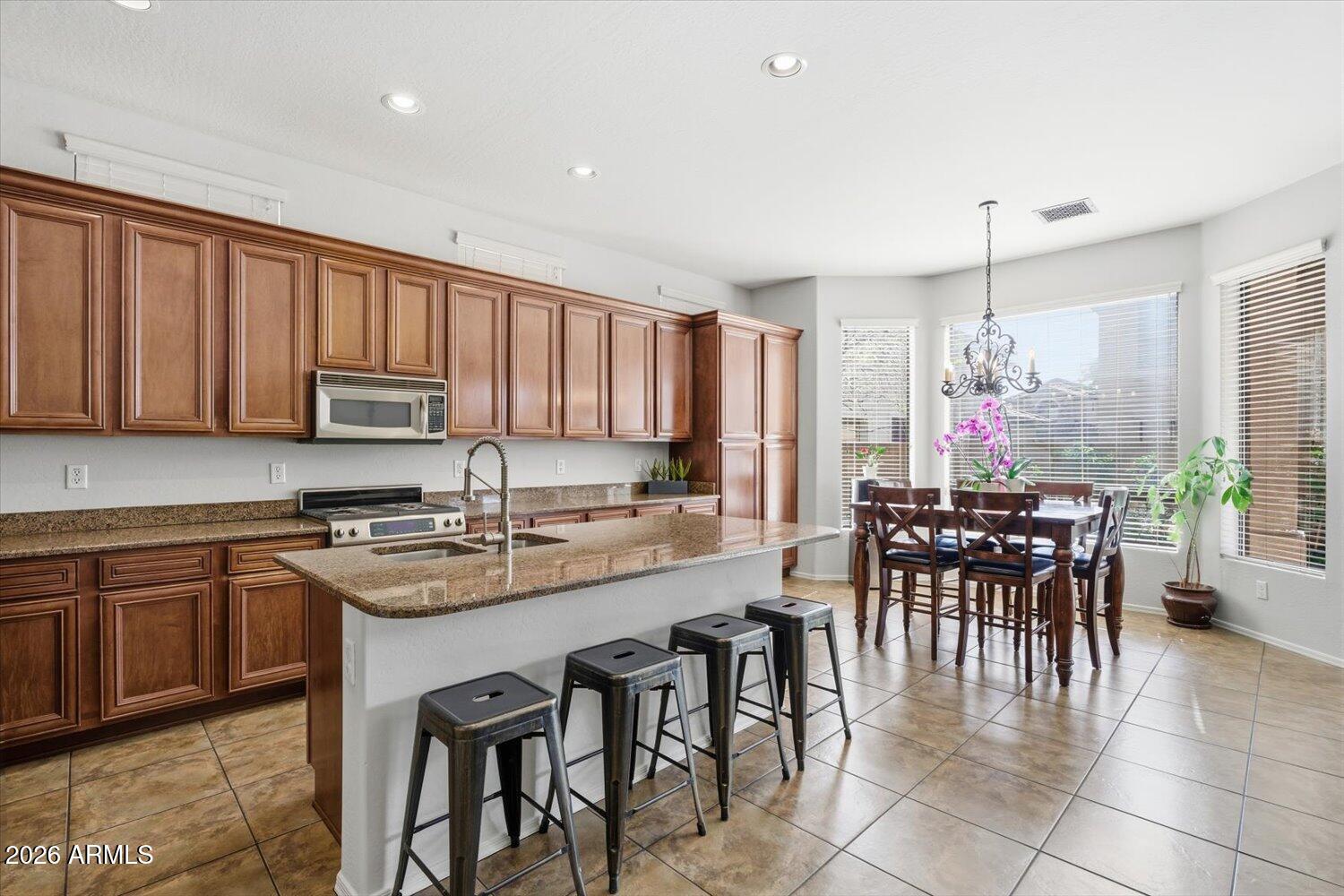 7253 East Nathan Street Mesa, AZ 85207 - Photo 6 of 34 kitchen