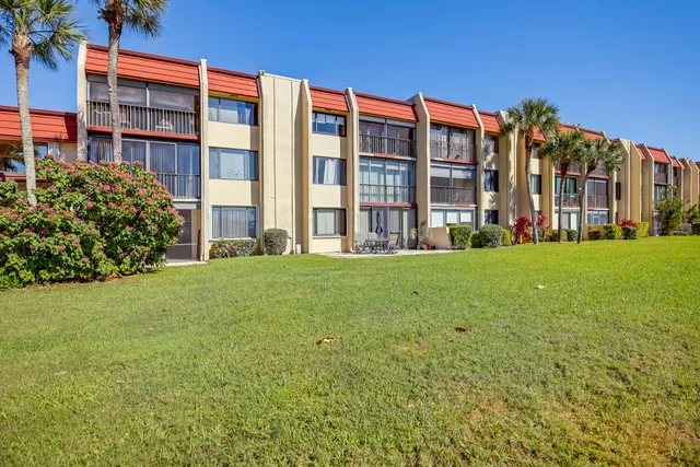 a view of building with yard