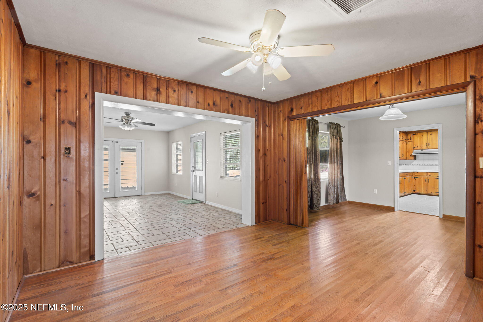 17896 Highway 16 Starke, FL 32091 - Photo 17 of 57 a view of hallway with wooden floor