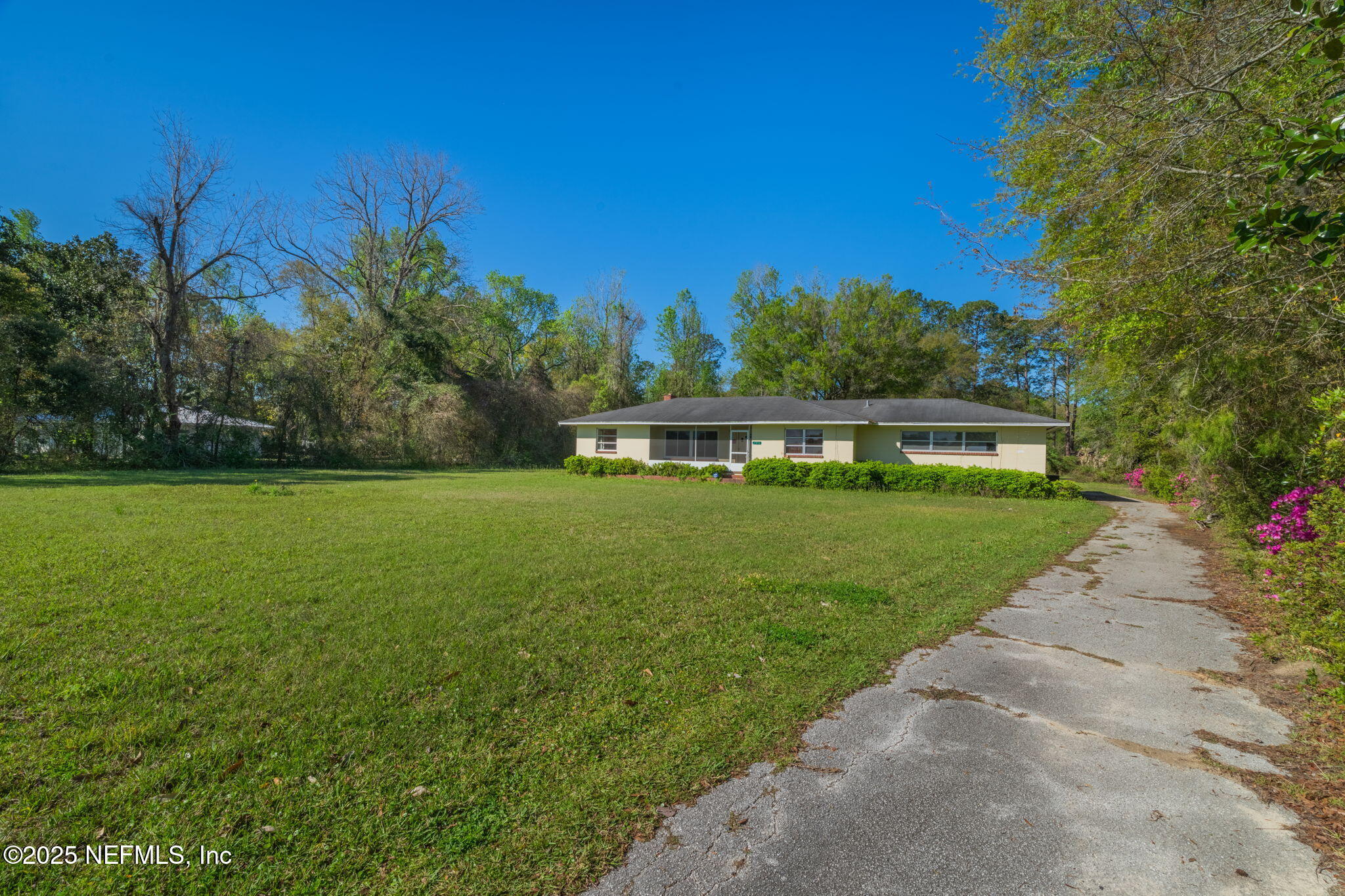17896 Highway 16 Starke, FL 32091 - Photo 46 of 57 a view of a garden with a building in the background