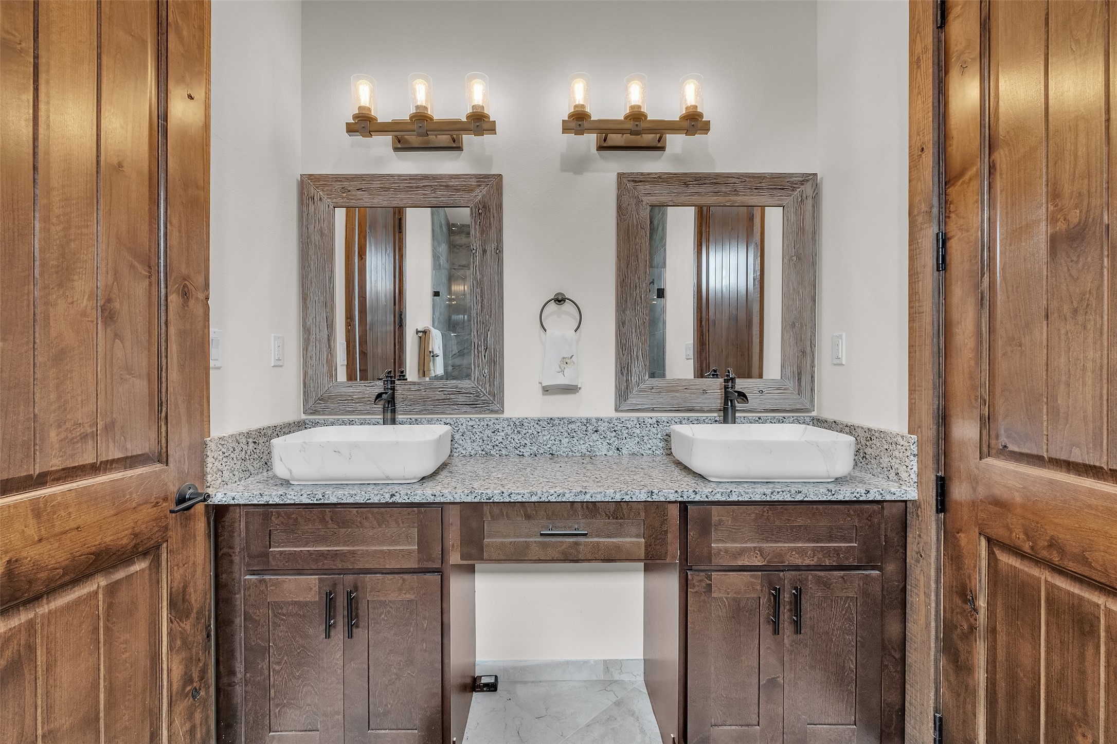 1048 11th Street Columbus, TX 78934 - Photo 36 of 48 a bathroom with double vanity and a mirror