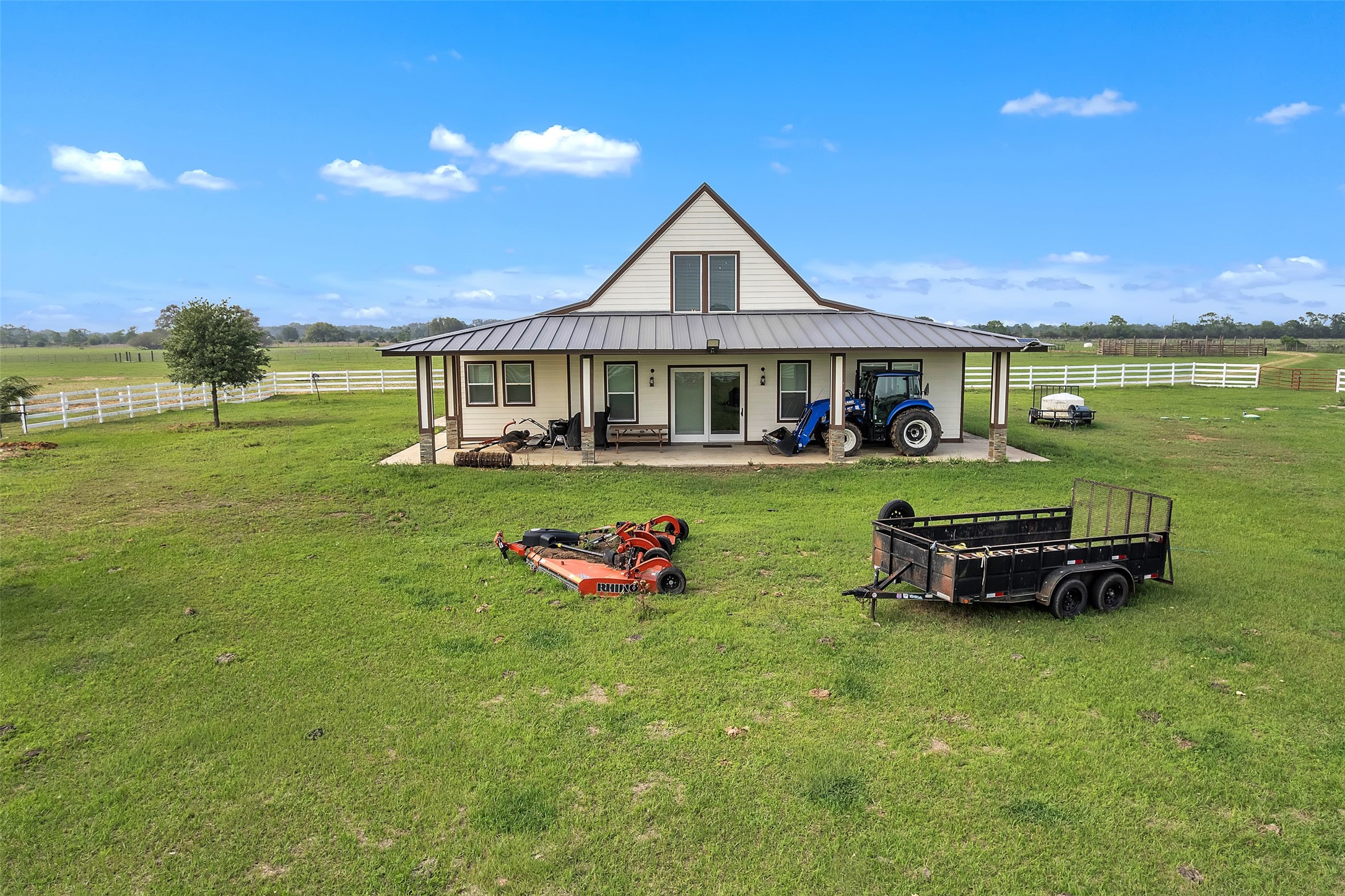 1048 11th Street Columbus, TX 78934 - Photo 40 of 48 a view of a house with a yard