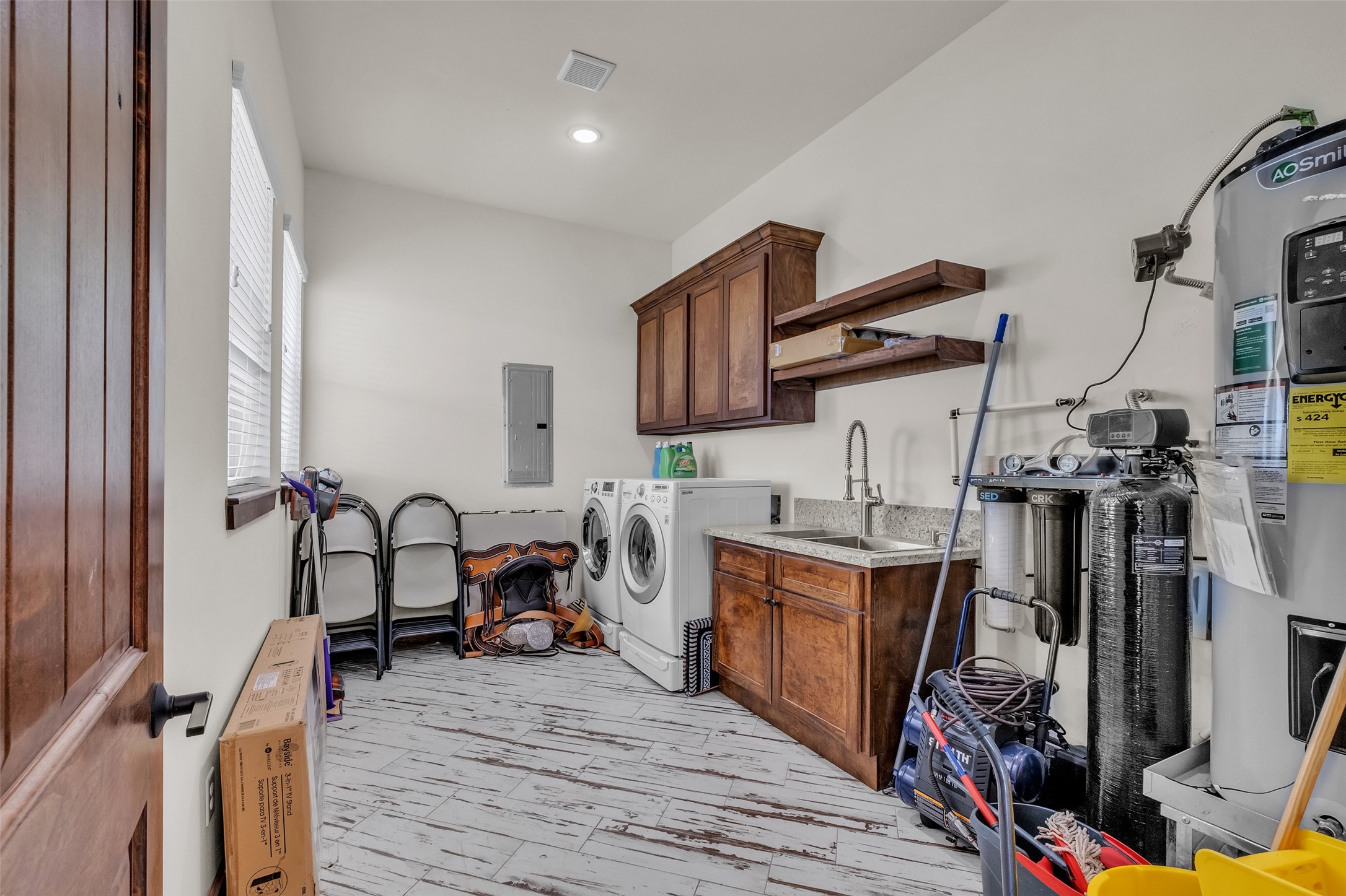 1048 11th Street Columbus, TX 78934 - Photo 41 of 48 a view of a room with gym equipment