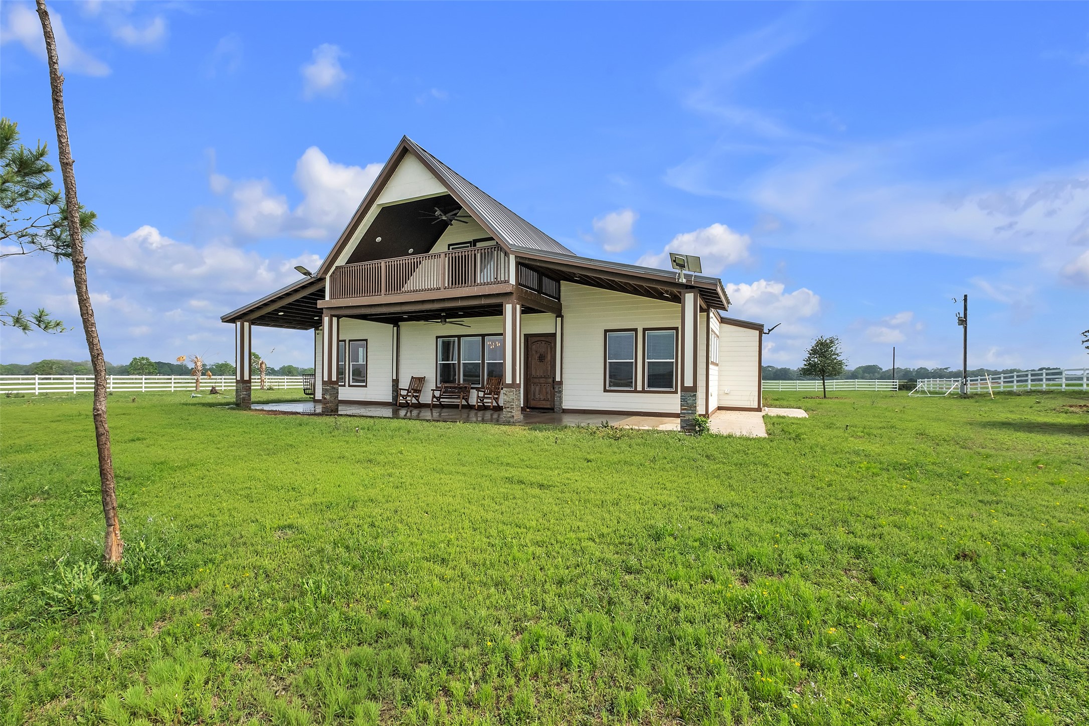 1048 11th Street Columbus, TX 78934 - Photo 5 of 48 a view of a house with a yard and porch