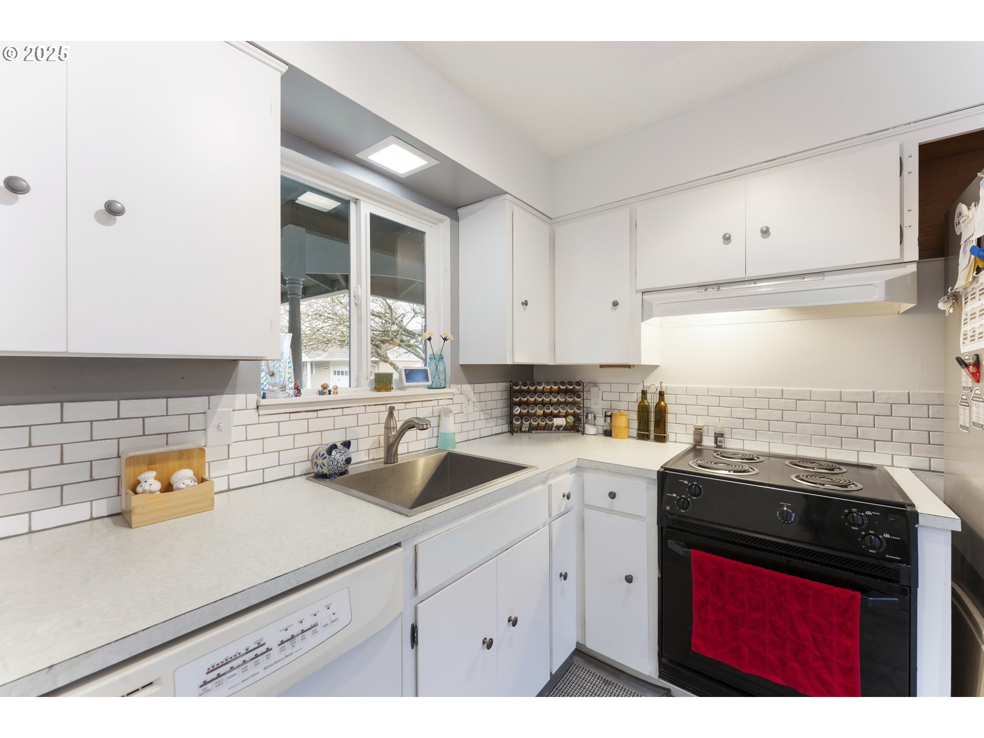 11760 Southwest King George Drive Portland, OR 97224 - Photo 7 of 20