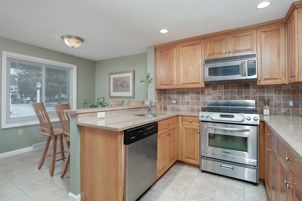 121 Stone Ridge Road, Unit 121 Franklin, MA 02038 - Photo 15 of 34 Gallery Image 15