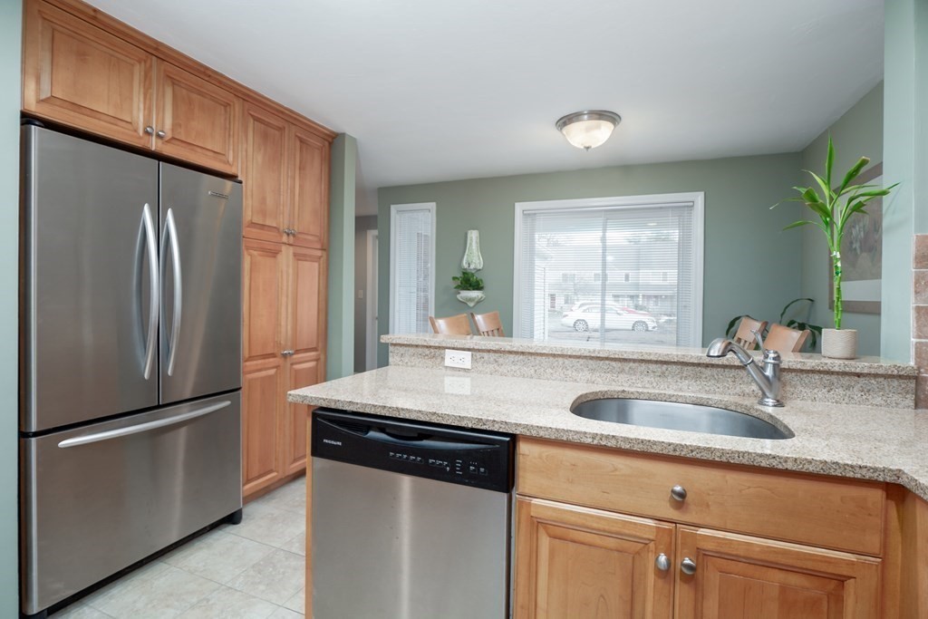 121 Stone Ridge Road, Unit 121 Franklin, MA 02038 - Photo 16 of 34 Gallery Image 16
