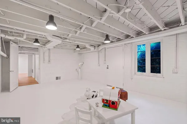 $6,300 | 1616 North Harrison Street, Arlington, VA 22205